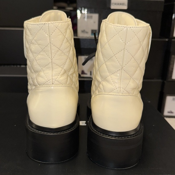 CHANEL SHINY CALFSKIN IVORY & BLACK LACE UP BOOTS - Picture 8 of 17
